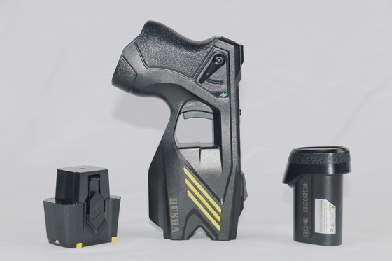 comprar Pistola paralizante con luz de linterna fuerte con retardante de agua para uso policial Fabricación en línea