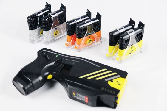 comprar Pistola de aturdimiento policial de control remoto impermeable IP57 con spray de pimienta de choque eléctrico Fabricación en línea