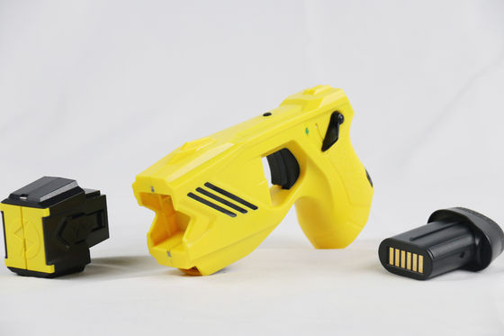 comprar Arma de aturdimiento eléctrico IP57 impermeable con voltaje de salida de 55KV y batería recargable para la aplicación de la ley Fabricación en línea